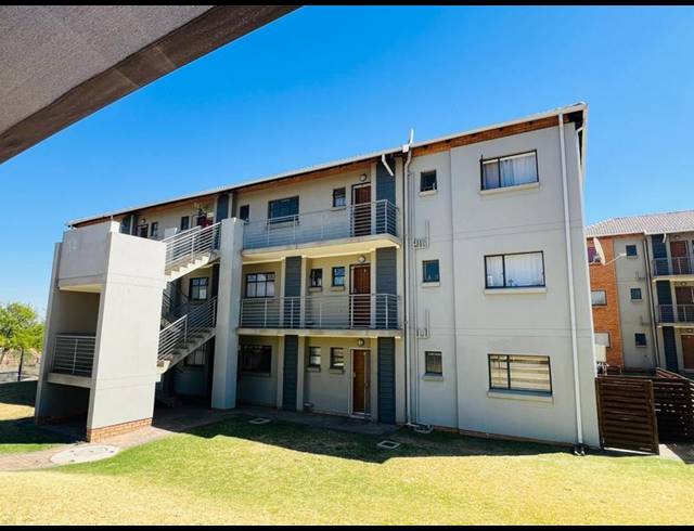 4 BEDROOM APARTMENT FOR SALE IN ESTHER PARK